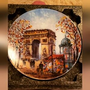 Vintage Limoges collector's plate, perfect condition, gift ready Arc de Triomphe